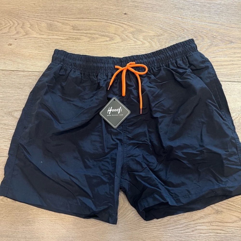 NWT Men’s black HOOOYI swimsuit size M‎ with perfect working orange drawstrings.